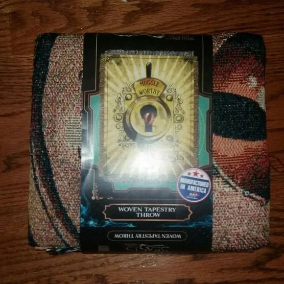 FANTASTIC BEAST Looking At Me Woven Tapestry - Picture 3 of 4